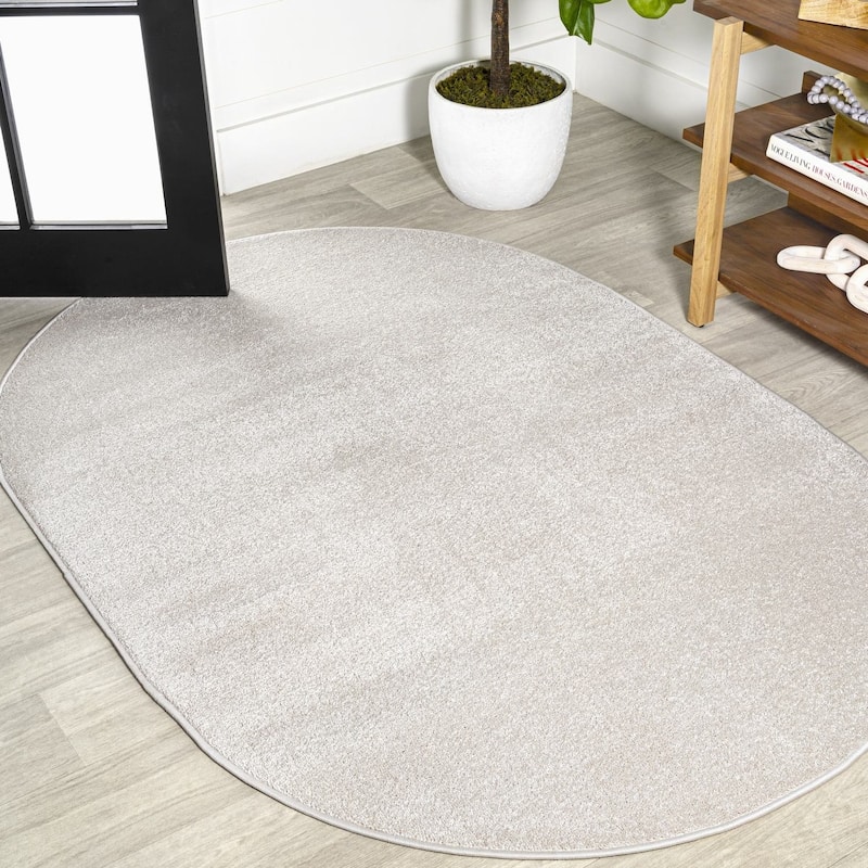 JONATHAN Y Tumbling Solid Low-Pile Area Rug - 4 X 6 Oval - Ivory