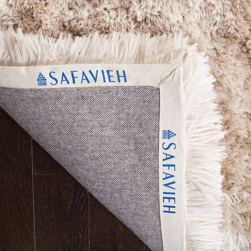 SAFAVIEH Handmade Arctic Shag Guenevere 3-inch Extra Thick Rug