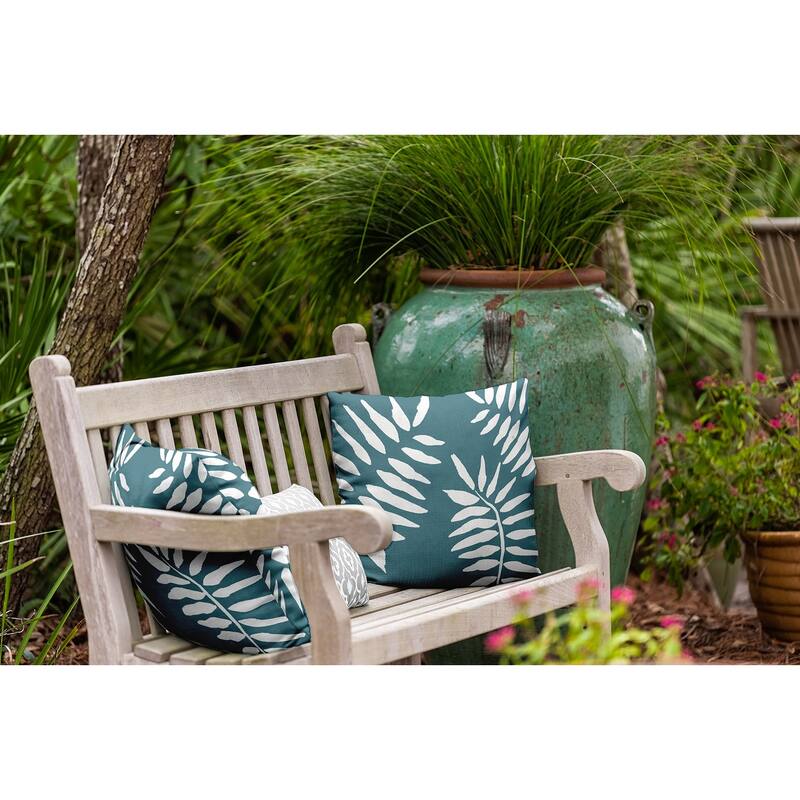 Summer Breeze Indoor/Outdoor Throw Pillow
