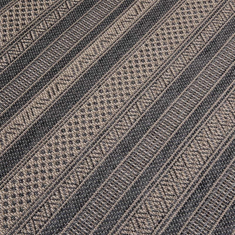 Contemporary Geometric Indoor/Outdoor Area Rug