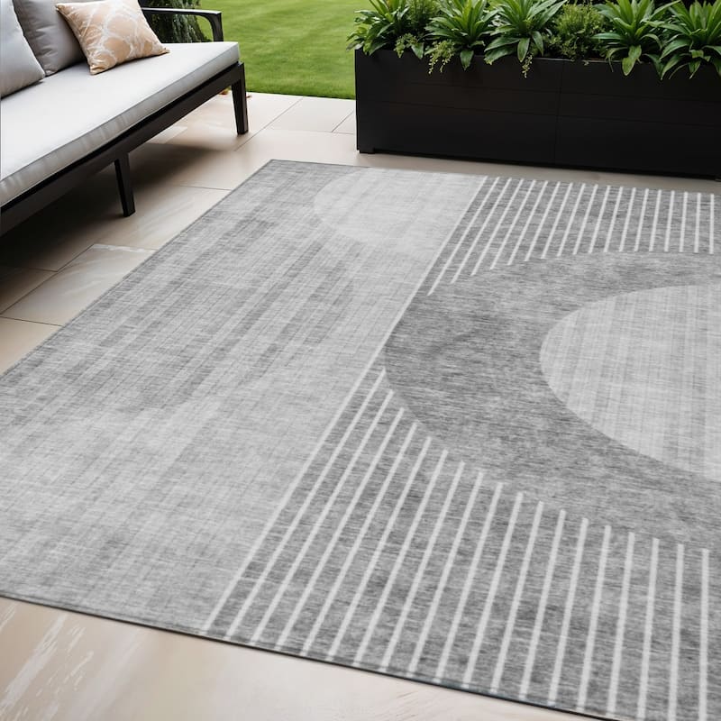 HomeRoots Geometric Transitional Rectangle Outdoor Rug - 5' X 8'