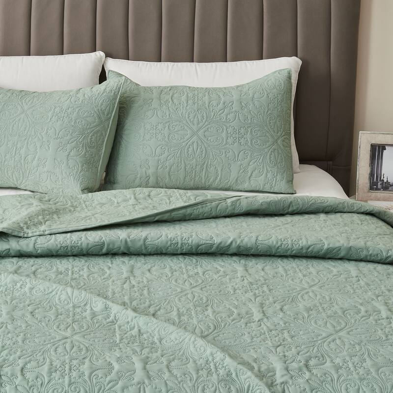 Premium Intricate Pinsonic Microfiber Quilt Set With Shams