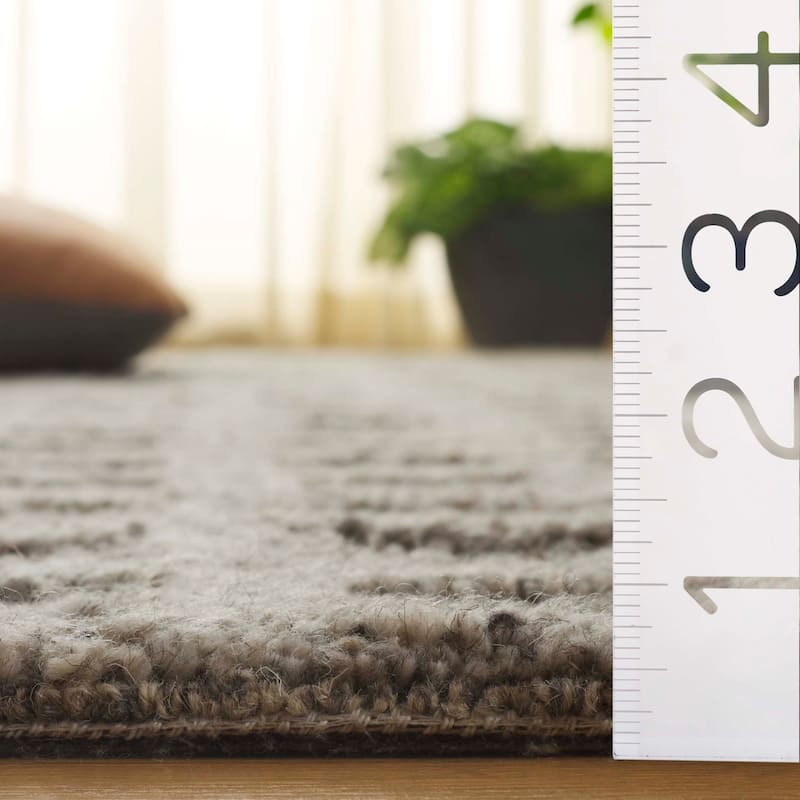 SAFAVIEH Handmade Pine Jaylin Wool Rug