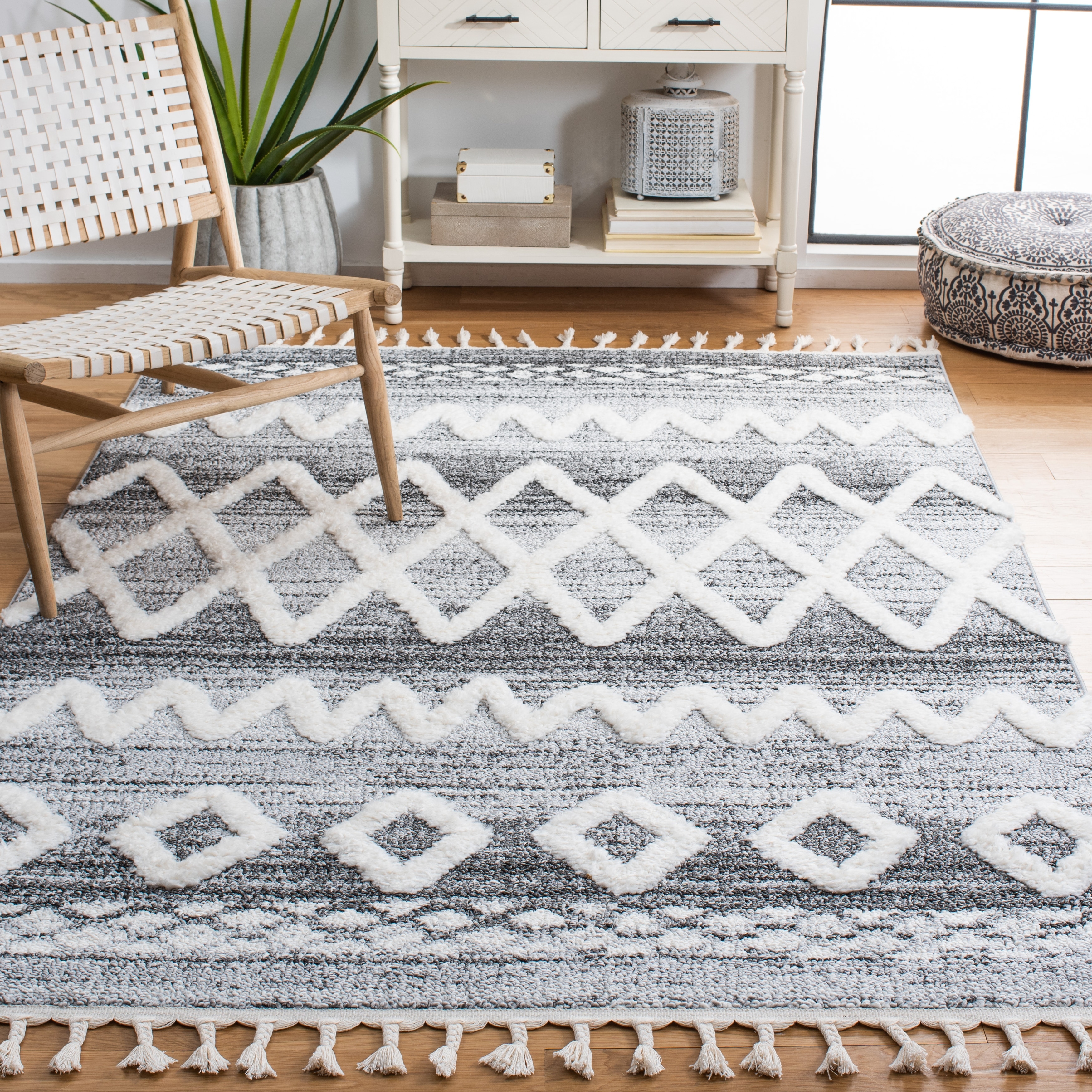 SAFAVIEH Moroccan Tassel Shag Astfridur 2-inch Thick Rug