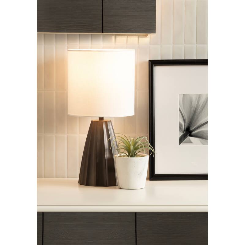 Kate and Laurel Ciji Scalloped Table Lamp - 8x8x17