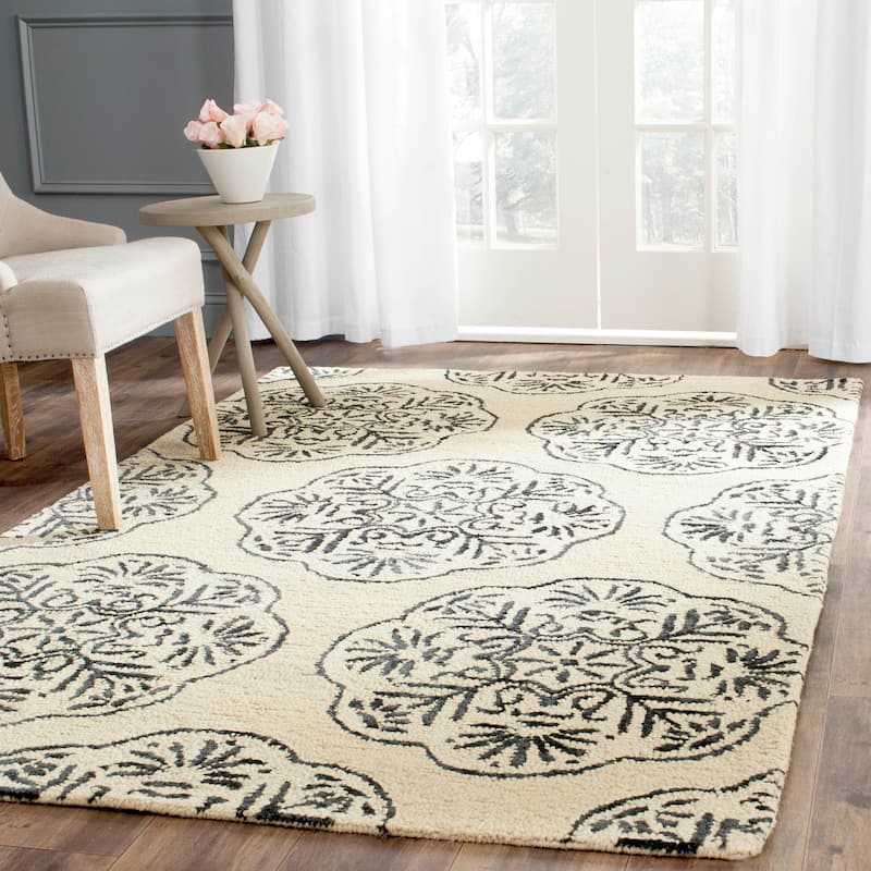 SAFAVIEH Handmade Bella Abygaelle Modern Floral Wool Rug - 8' x 10' - Ivory/Charcoal