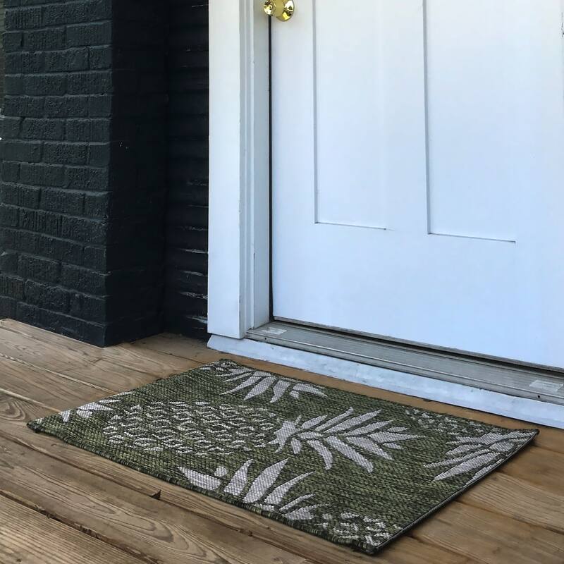 Sevita Isola Tropical Pineapple Green/Ivory Indoor/Outdoor Area Rug