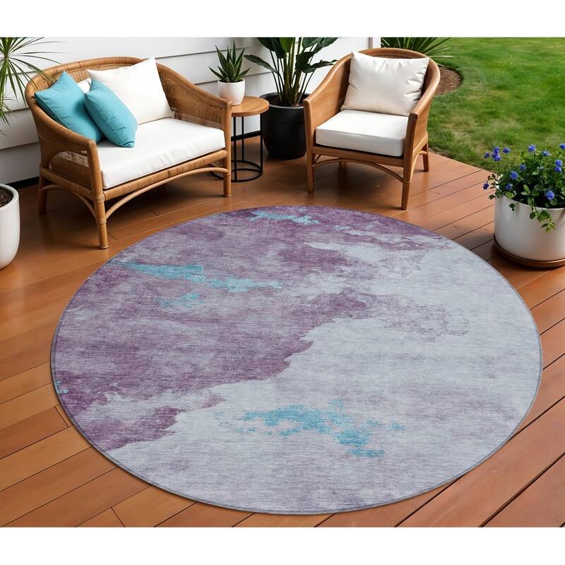 HomeRoots Abstract Transitional Rectangle Outdoor Rug - 8' Round