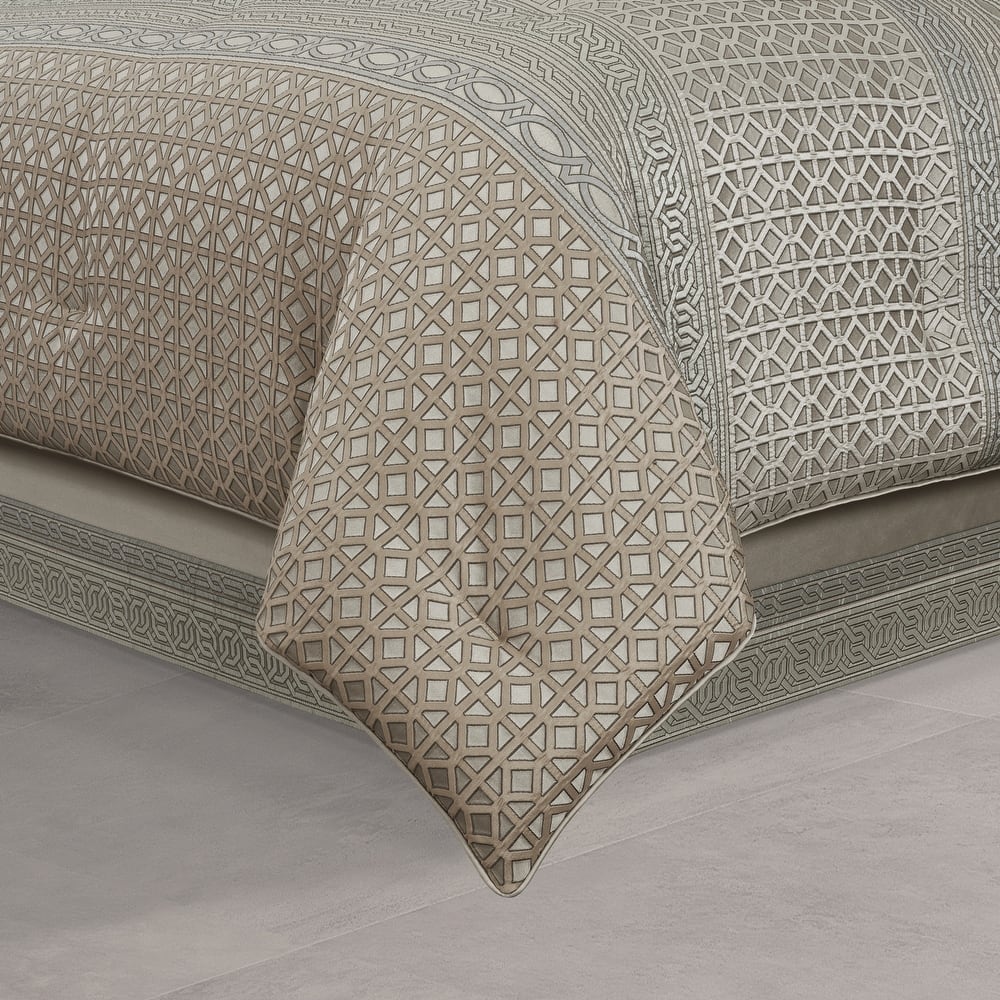 J. Queen New York Alaro Comforter Set
