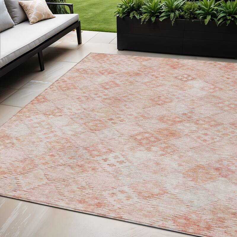 HomeRoots Geometric Transitional Rectangle Outdoor Rug - 5' X 8'