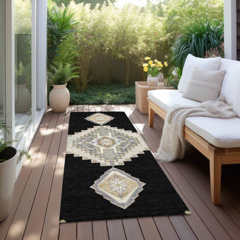 Machine Washable Indoor/ Outdoor Boho Traditional Chantille Rug - Black - 2'3" x 7'6"