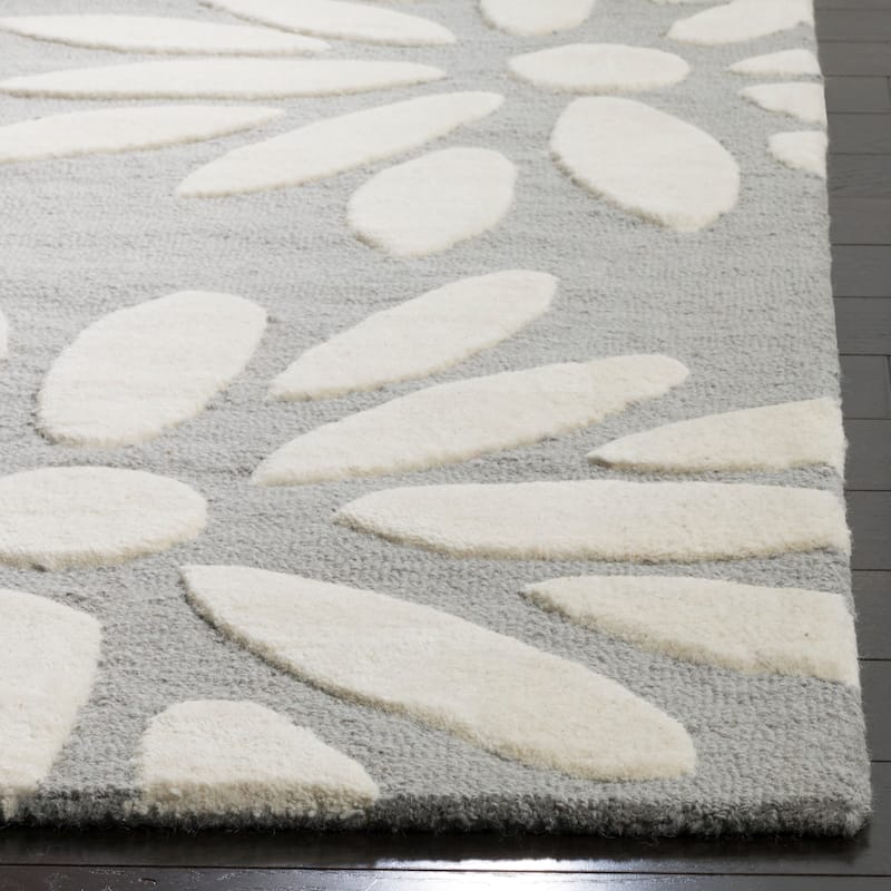 SAFAVIEH Handmade SAFAVIEH Kids Fleurette & Tween Wool Rug