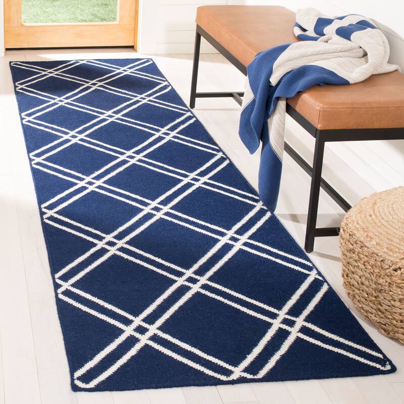 SAFAVIEH Handmade Flatweave Dhurries Preciosa Moroccan Wool Rug - 2'6" x 8' Runner - Navy/Ivory