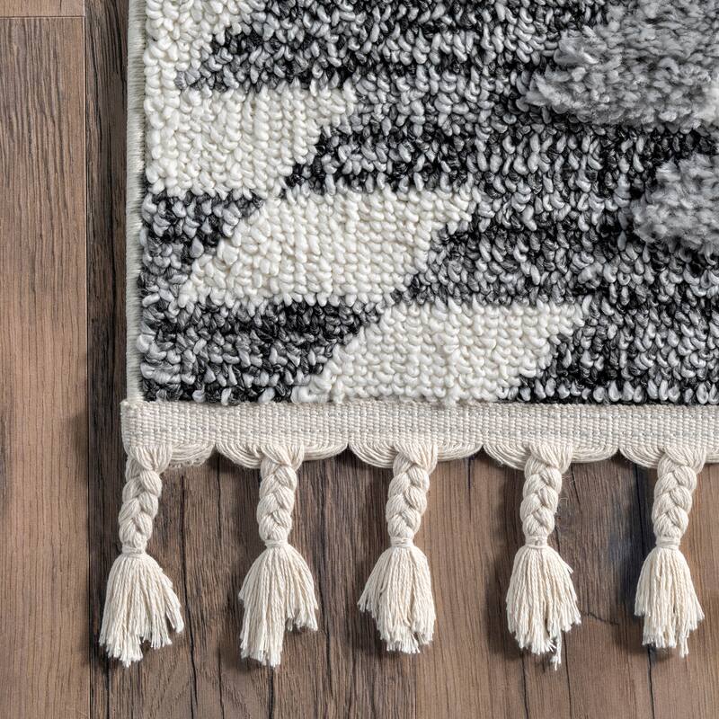 Nuloom Adelade Aztec High Low Shaggy Tassel Area Rug
