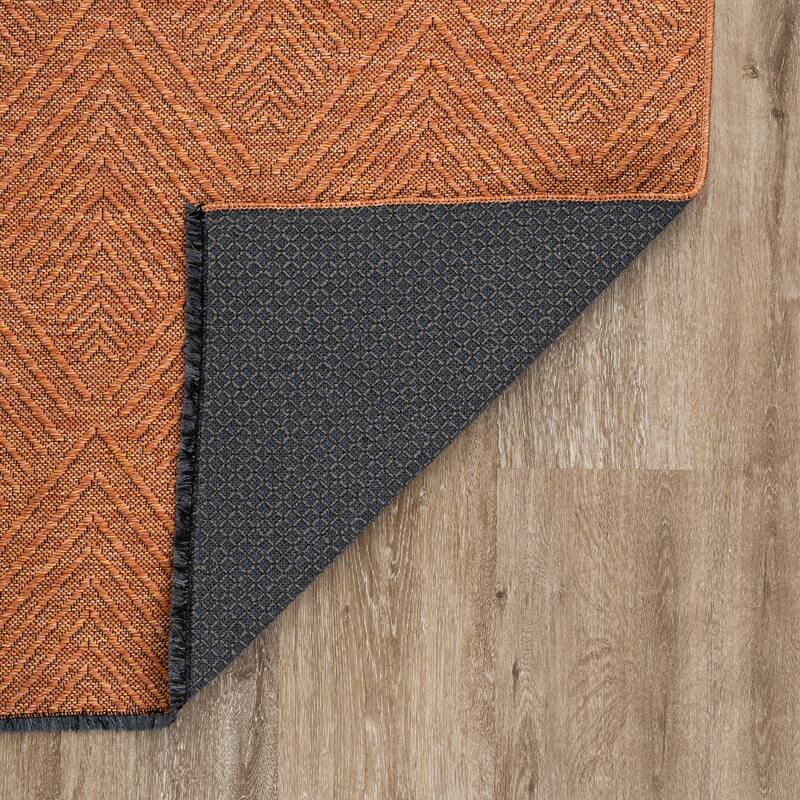 Alameda Solid Color Chevron Machine Washable Indoor Area Rug