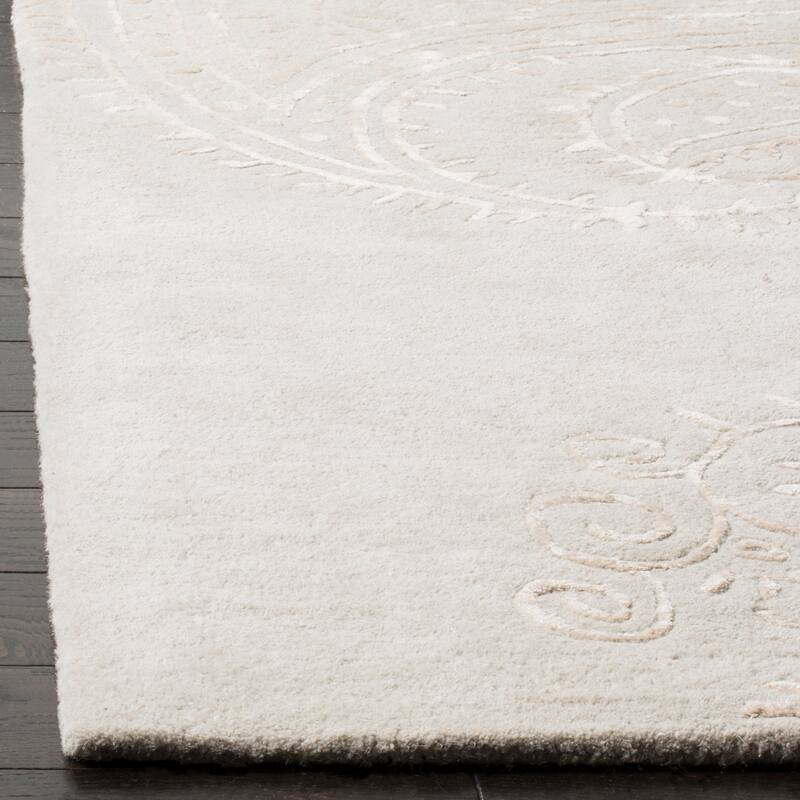 SAFAVIEH Handmade Bella Kristiana Paisley Modern Floral Wool Rug