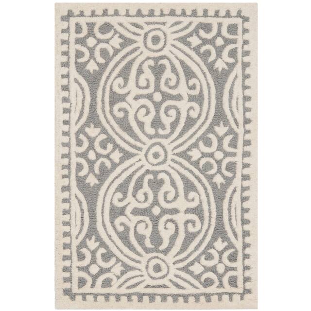 SAFAVIEH Handmade Cambridge Myrtis Moroccan Wool Rug - 2'6" x 4' - Silver/Ivory