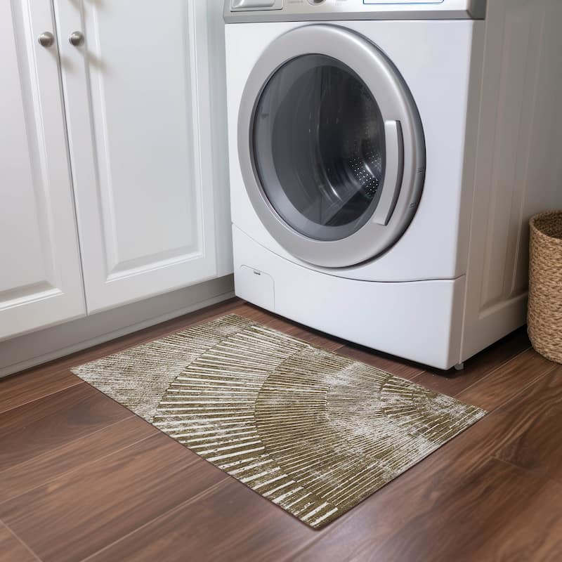 Machine Washable Indoor/ Outdoor Modern Fan Chantille ARug - Chocolate - 1'8" x 2'6"