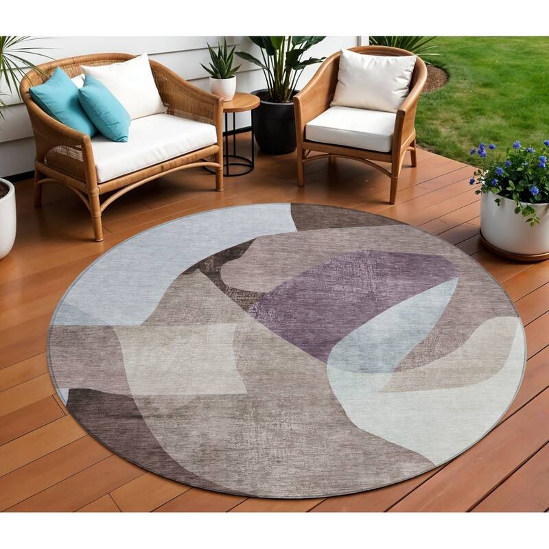HomeRoots Abstract Transitional Rectangle Outdoor Rug - 8' Round