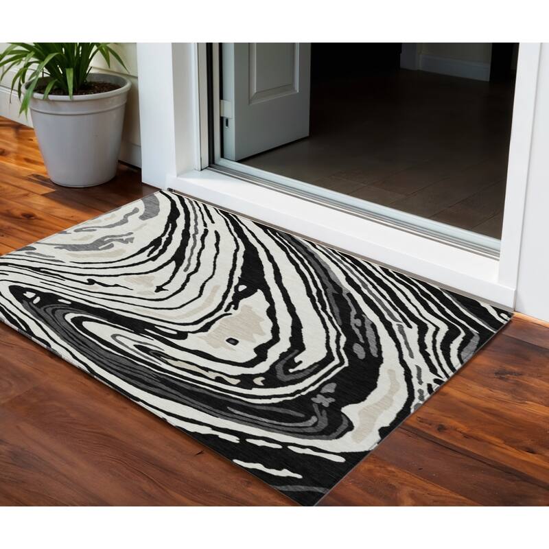 HomeRoots Abstract Transitional Rectangle Outdoor Rug - 3' x 5'