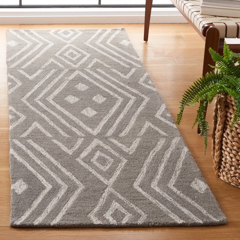 SAFAVIEH Handmade Micro-Loop Hildegund Wool Rug - 2'3" x 7' Runner - Grey/Ivory