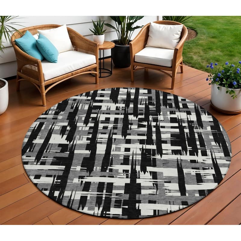 HomeRoots Striped Transitional Rectangle Outdoor Rug - 8' Round
