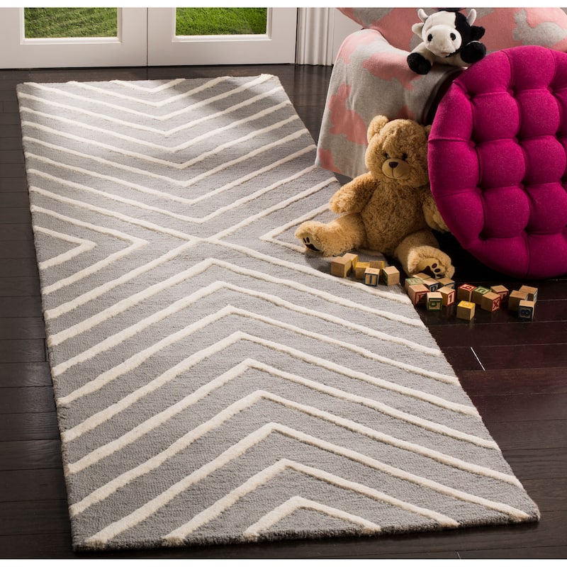 SAFAVIEH Handmade Kids Brionna Wool Rug - 2'6" x 8' Runner - Grey/Ivory