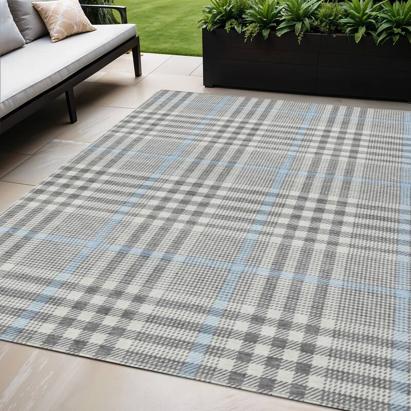HomeRoots Plaid Transitional Rectangle Outdoor Rug - 5' X 8'
