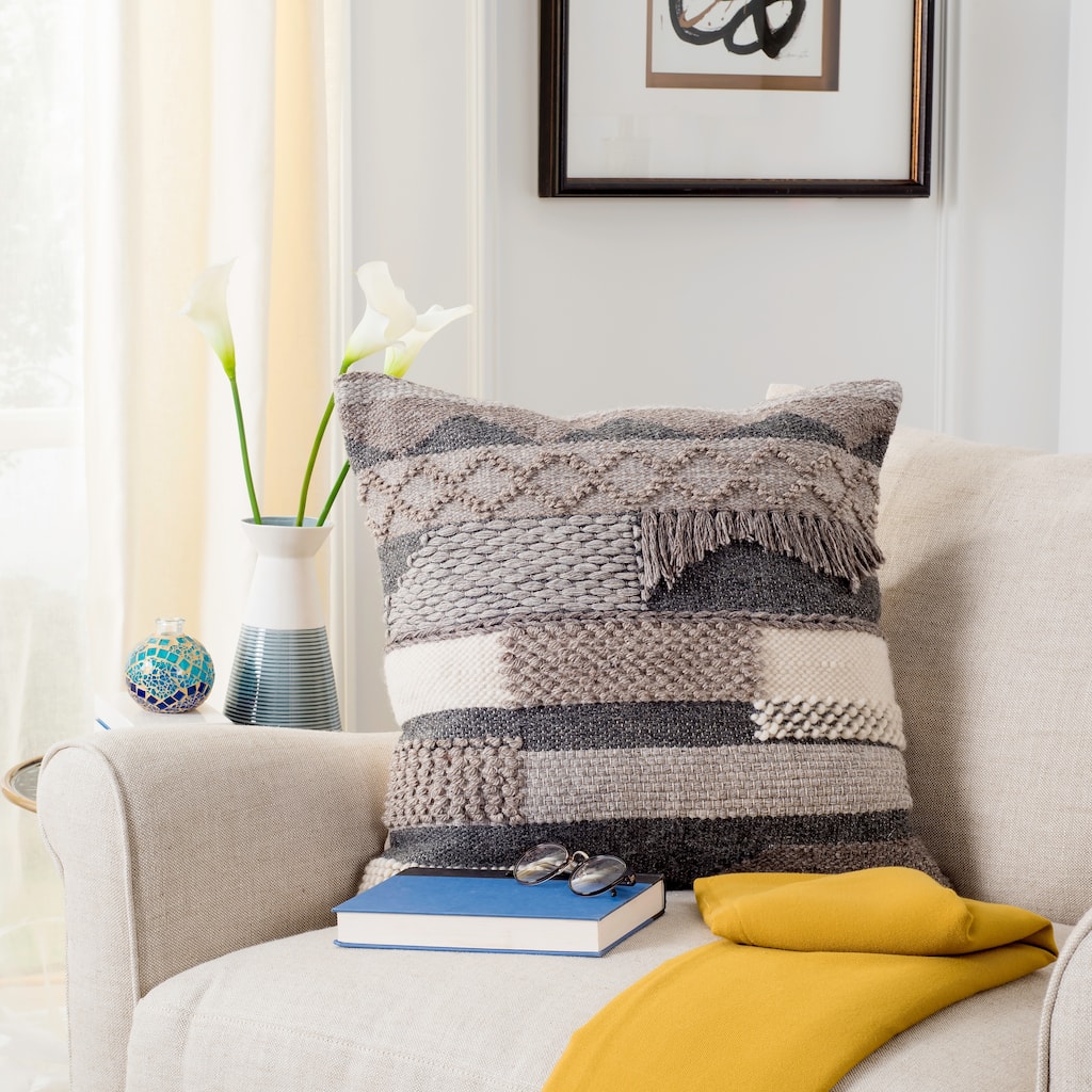 SAFAVIEH Gareth Nomad Desert Wool 20-inch Decorative Pillow