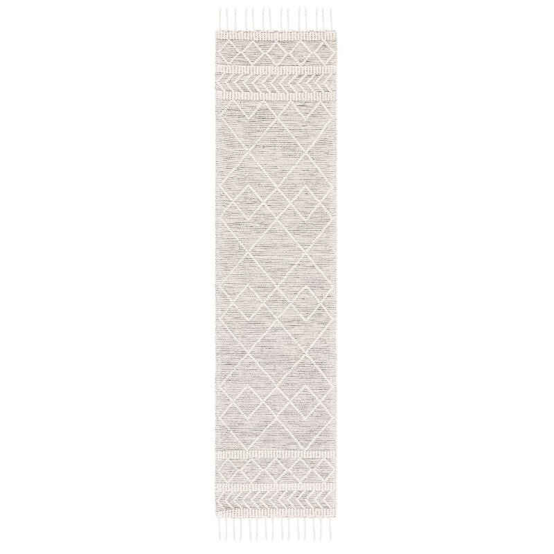 SAFAVIEH Handmade Natura Perunika Wool Braided Tassel Rug