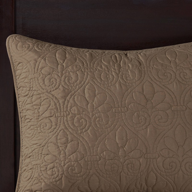 Madison Park Mansfield Reversible Oversized 3-piece Solid Texture Bedspread Quilt Set with Matching Shams