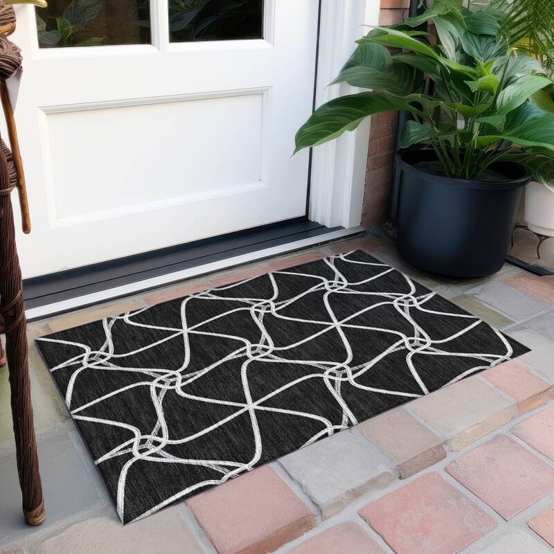Machine Washable Indoor/ Outdoor Contemporary Links Chantille Rug - Black - 1'8" x 2'6"