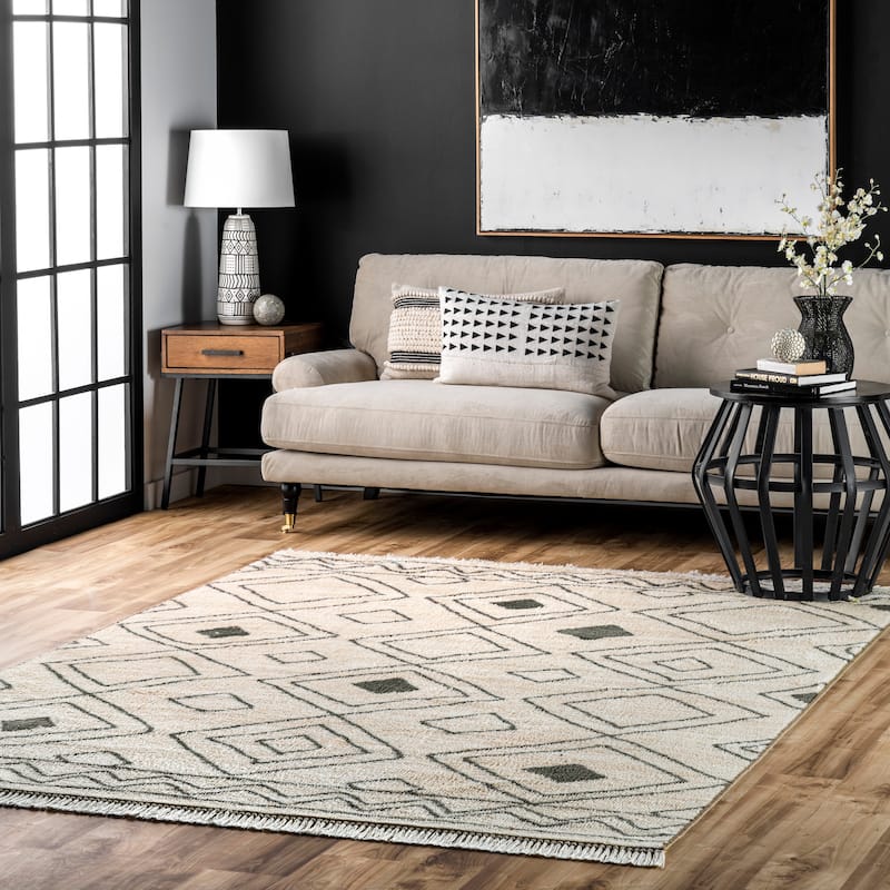 Nuloom Geometric Kenley Spotted Diamonds Area Rug - 4' 4" x 6' - Beige - Rectangle