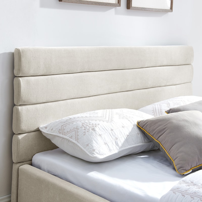 Comfortable Queen-Size Upholstered Bed with Practical Drawers