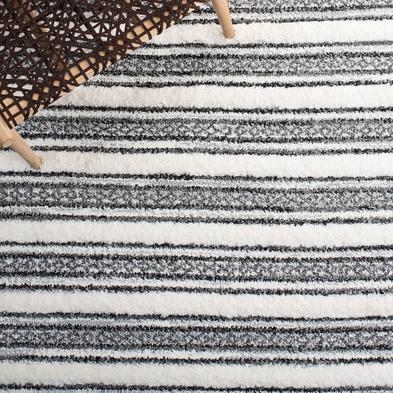 SAFAVIEH Moroccan Tassel Shag Ilene 2-inch Thick Rug