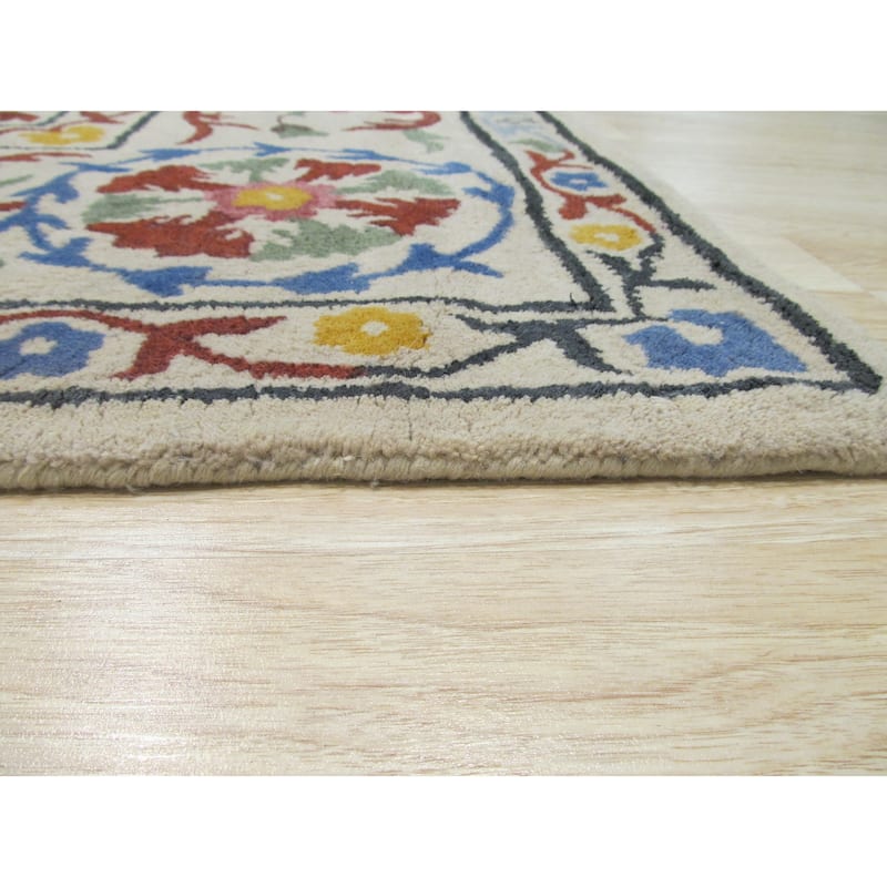Ivory Transitional Floral Area Rug - Elegant and Timeless Design