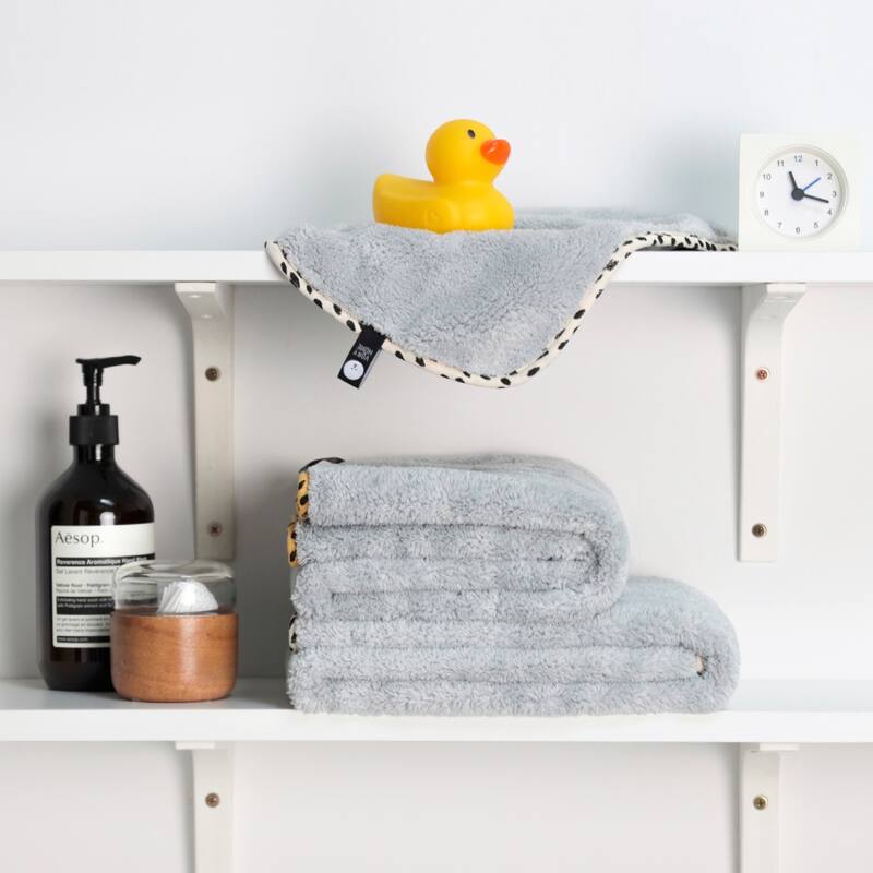 PET’S FAVORITE TOWEL, Premium High Quality Microfiber Pet Towel, Ultra-Absorbent, Quick Drying Towel, White, Made in Korea