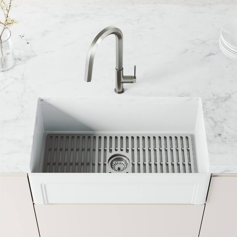 Vigo VG02034 Hart 1.8 GPM 18" H Single Handle Single Hole Pre-Rinse