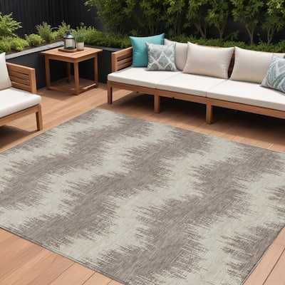 HomeRoots Chevron Transitional Rectangle Outdoor Rug