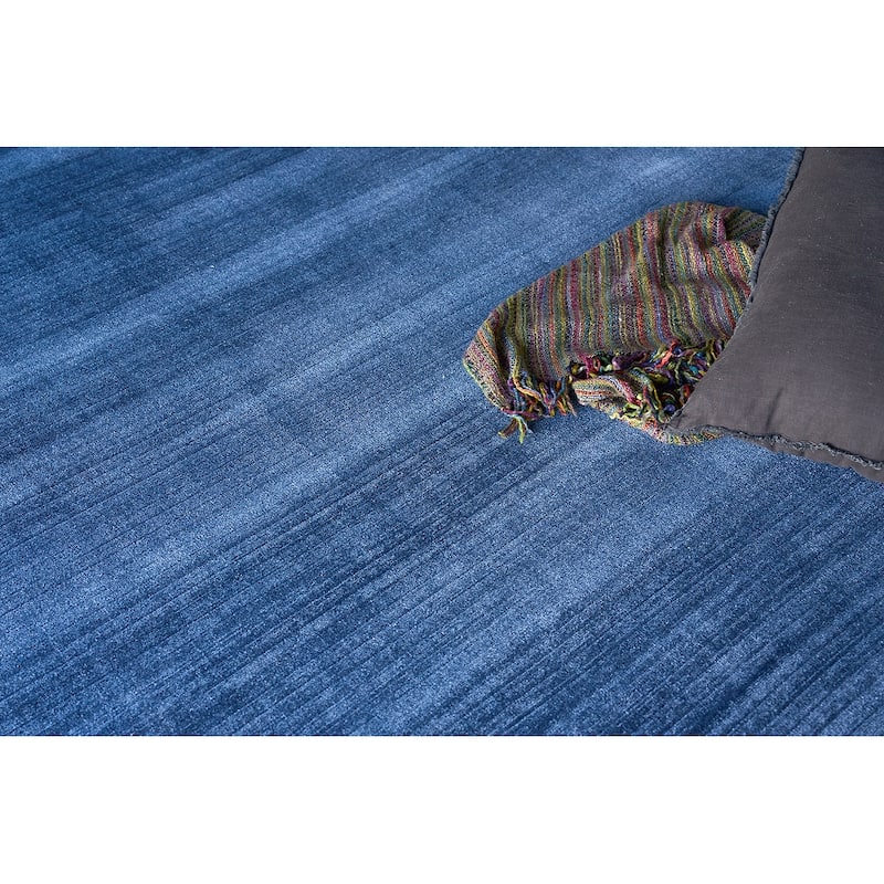 Exquisite Rugs Martelli Modern Handmade Handloomed Silky Nylon Navy Area Rug