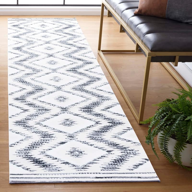 SAFAVIEH Alamo Ghica Rustic Boho Rug