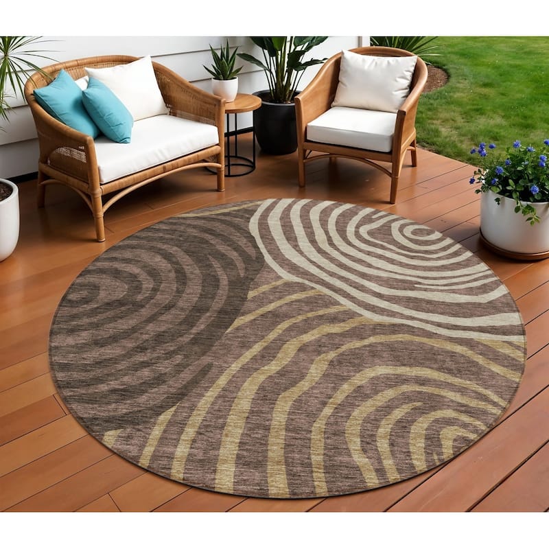 HomeRoots Abstract Transitional Rectangle Outdoor Rug - 8' Round