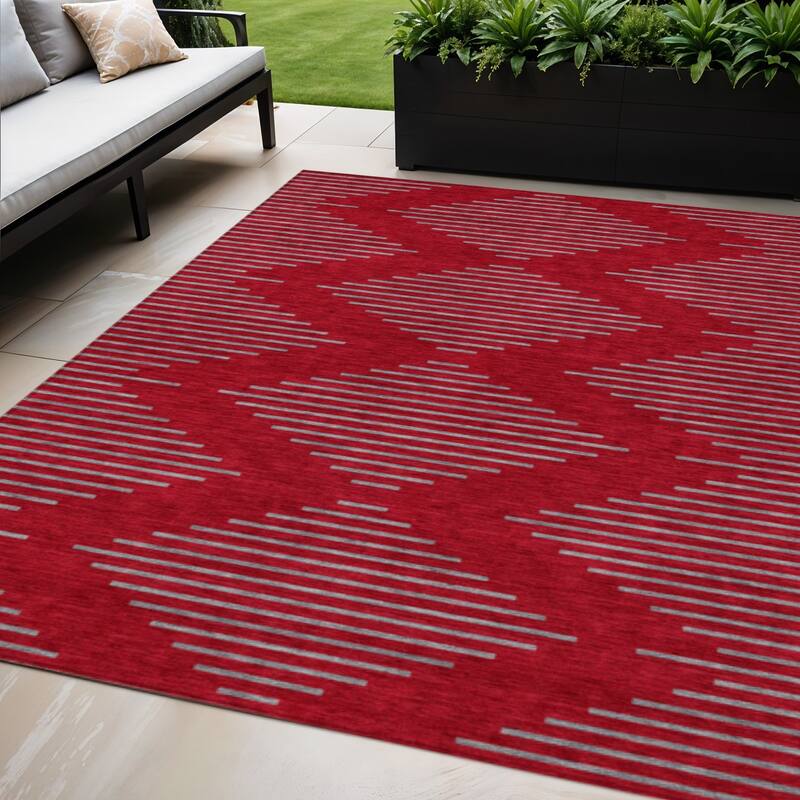 HomeRoots Geometric Transitional Rectangle Outdoor Rug - 5' X 8'