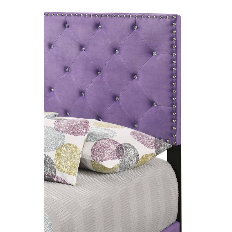 Charming Bed For Stylish Spaces