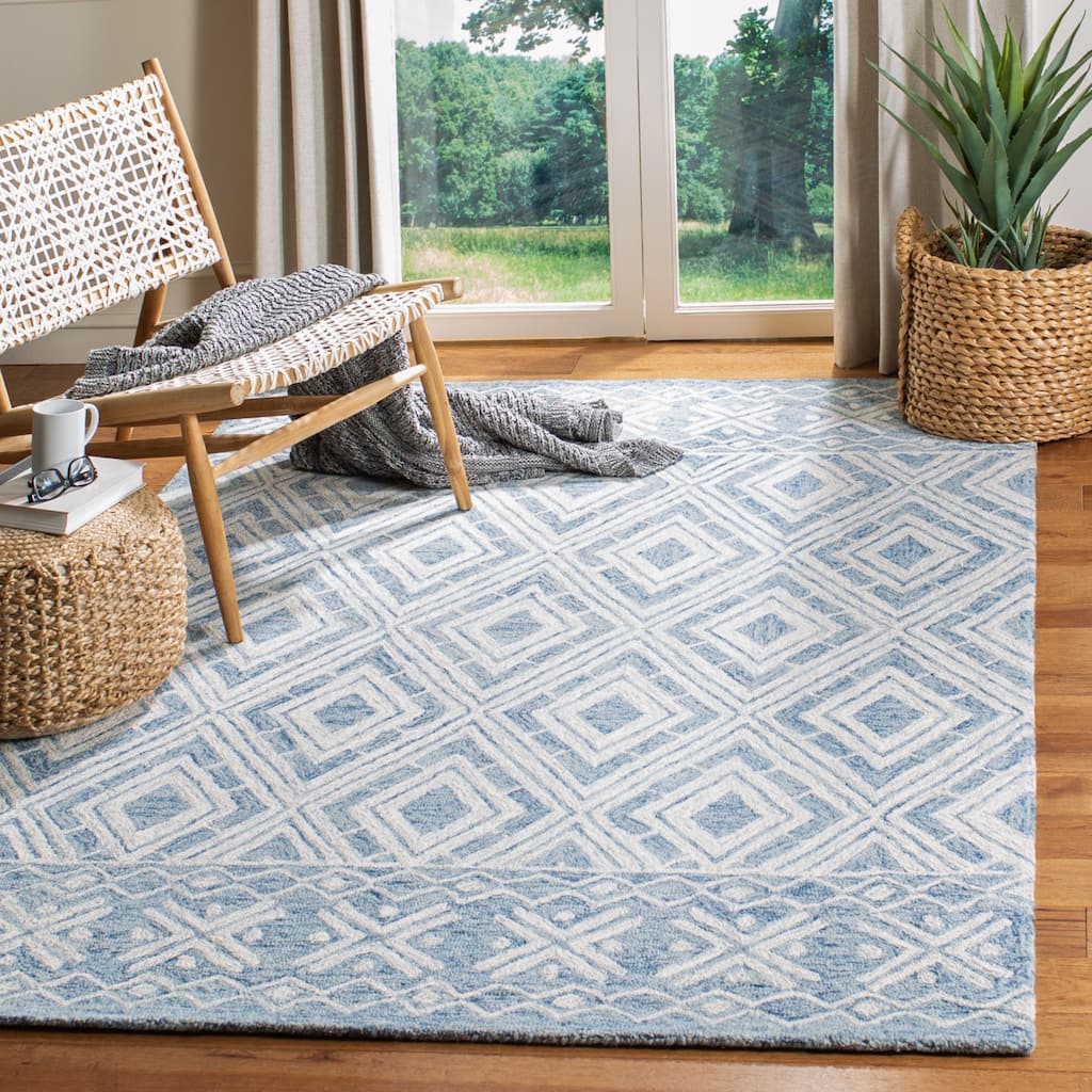 SAFAVIEH Handmade Micro-Loop Nikolina Wool Rug