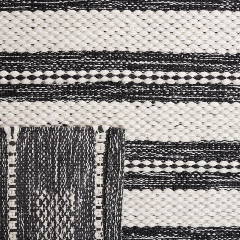 SAFAVIEH Handmade Kilim Chuan Farmhouse Stripe Rug
