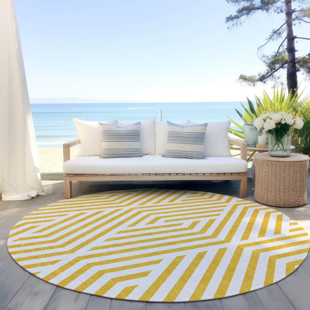 Machine Washable Indoor/ Outdoor Modern Diamonds Chantille Rug