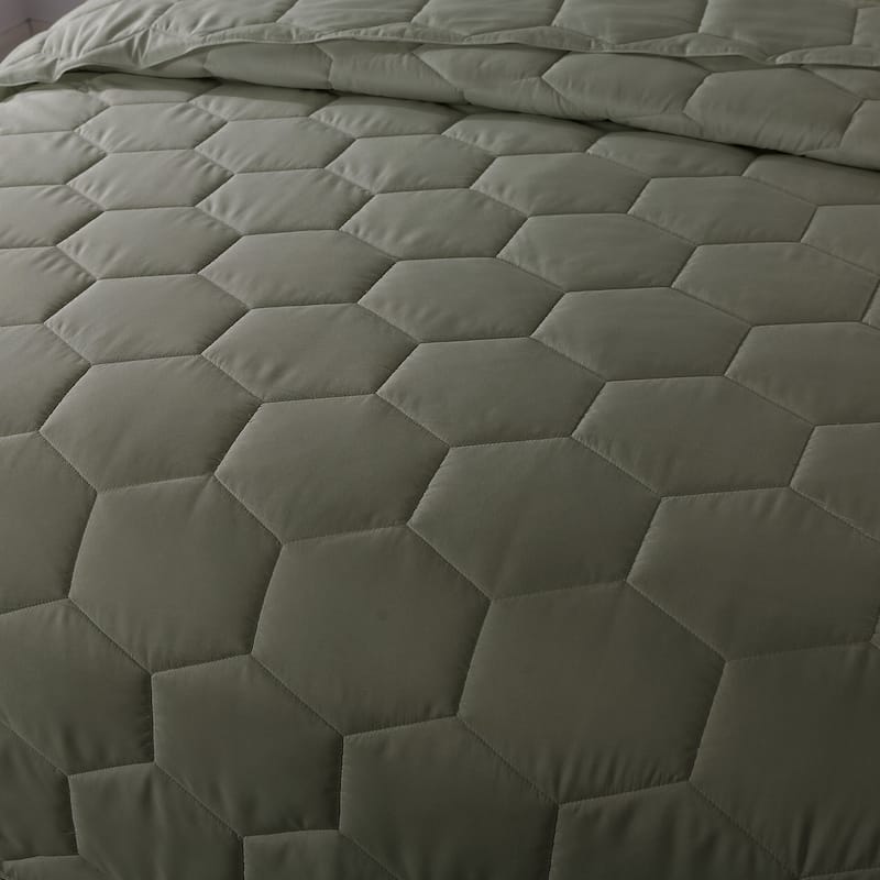 Honeycomb Stitch Down Alternative Blanket