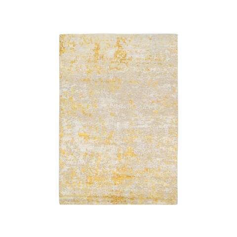 Shahbanu Rugs Gold, Abstract Design, Hi-Low Pile, Hand Knotted, Wool and Silk, Oriental Rug (4'0" x 6'0") - 4'0" x 6'0"