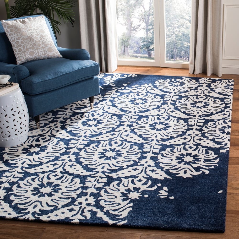 SAFAVIEH Handmade Bella Tineke Modern Floral Wool Rug